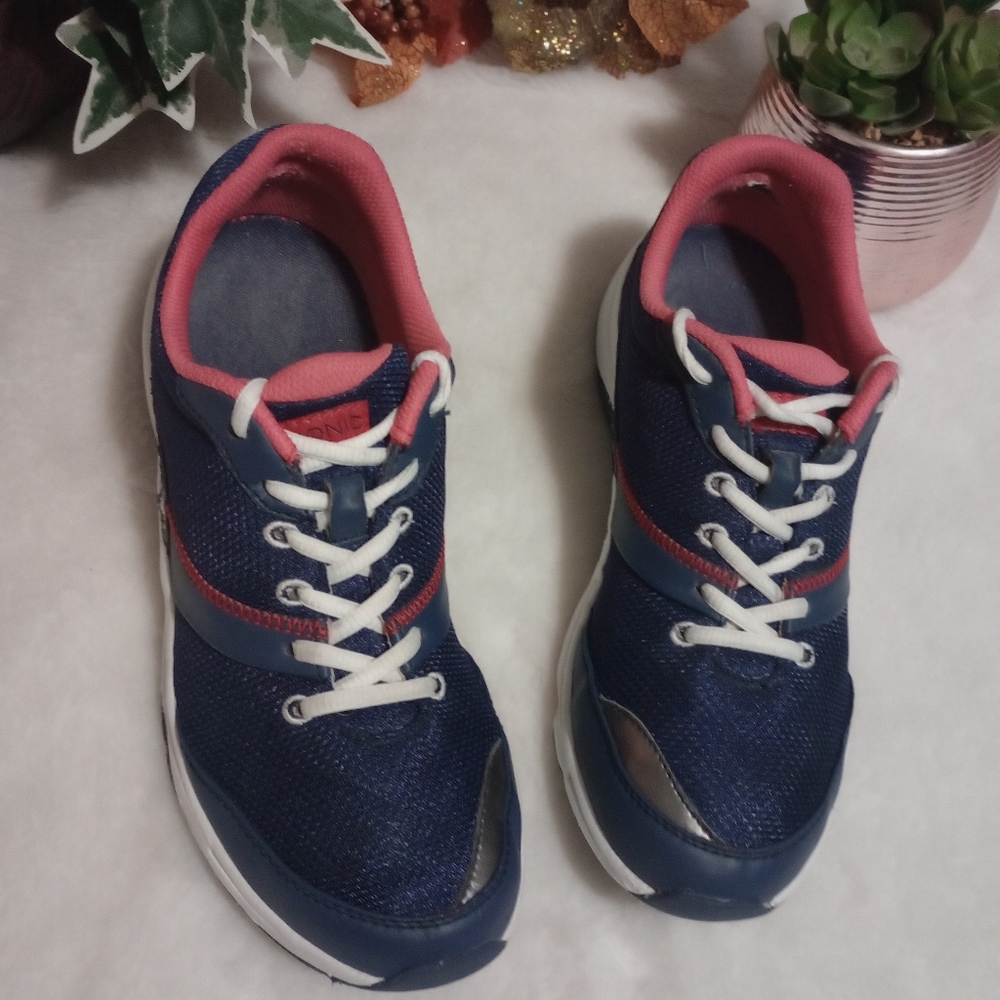 Vionic shoes for women size 8